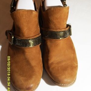 WOMEN'S SIZE 7.5 SUEDE GIANNI BINI ANKLE BOOTS